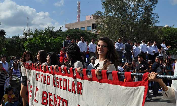 Estudiantes y ciudadanos festejan en grande el aniversario de la Revolución